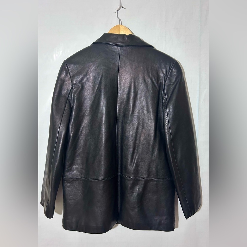 Danier Black genuine Leather Button
Down Jacket classic - Picture 6 of 8